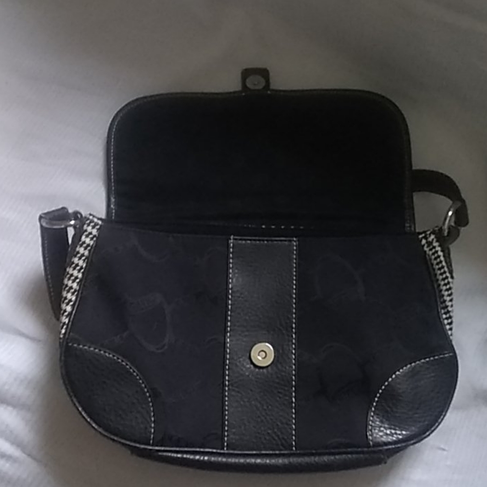 Chaps Handbag - Picture 7 of 8